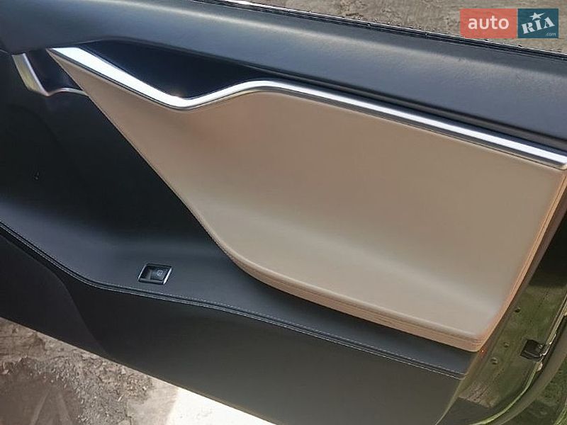Лифтбек Tesla Model S 2016 в Киеве