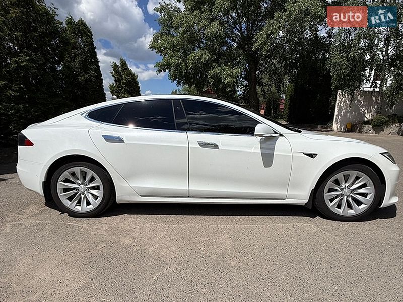 Лифтбек Tesla Model S 2018 в Кропивницком