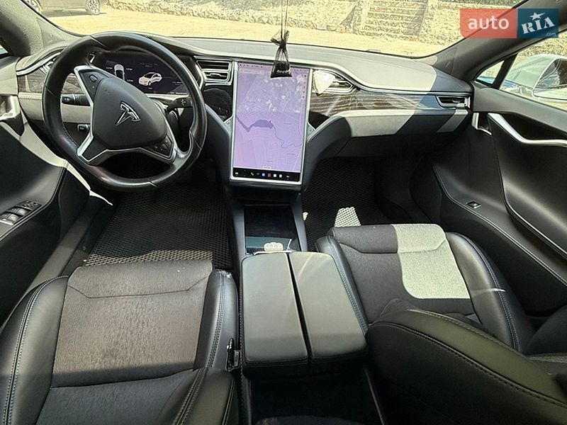 Лифтбек Tesla Model S 2018 в Кропивницком