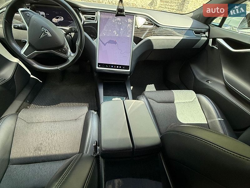 Лифтбек Tesla Model S 2018 в Кропивницком
