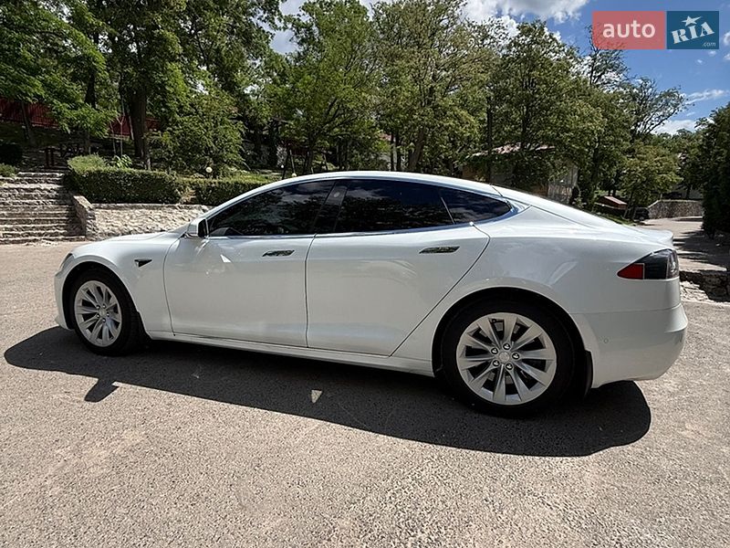 Лифтбек Tesla Model S 2018 в Кропивницком