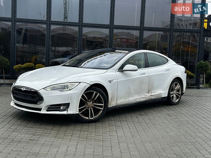 Лифтбек Tesla Model S 2013 в Львове