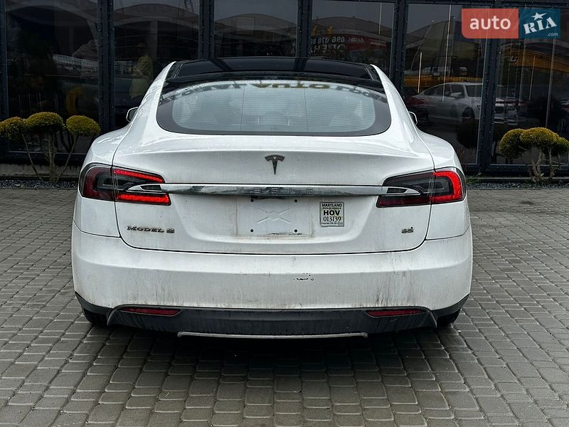 Лифтбек Tesla Model S 2013 в Львове