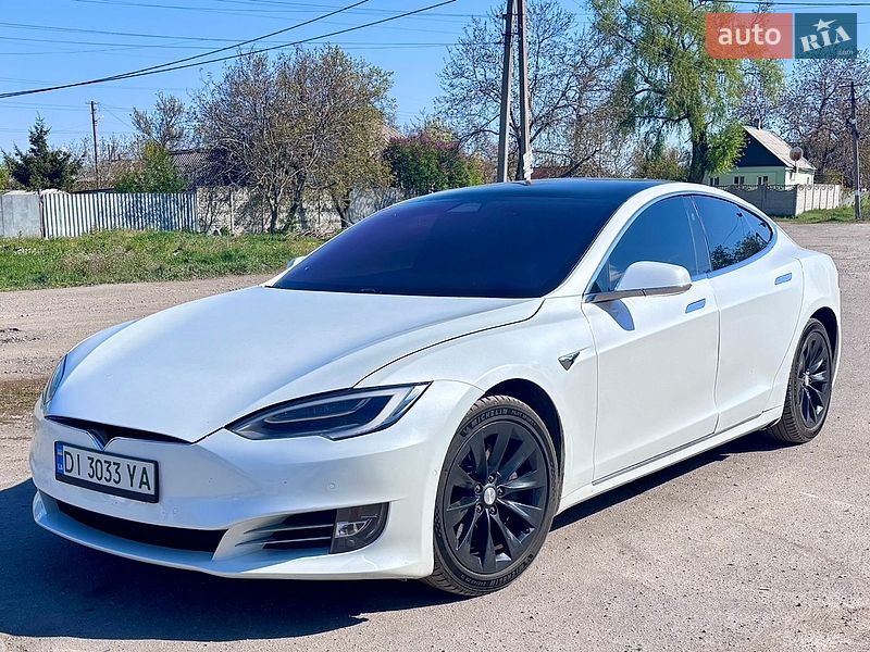Лифтбек Tesla Model S 2019 в Павлограде
