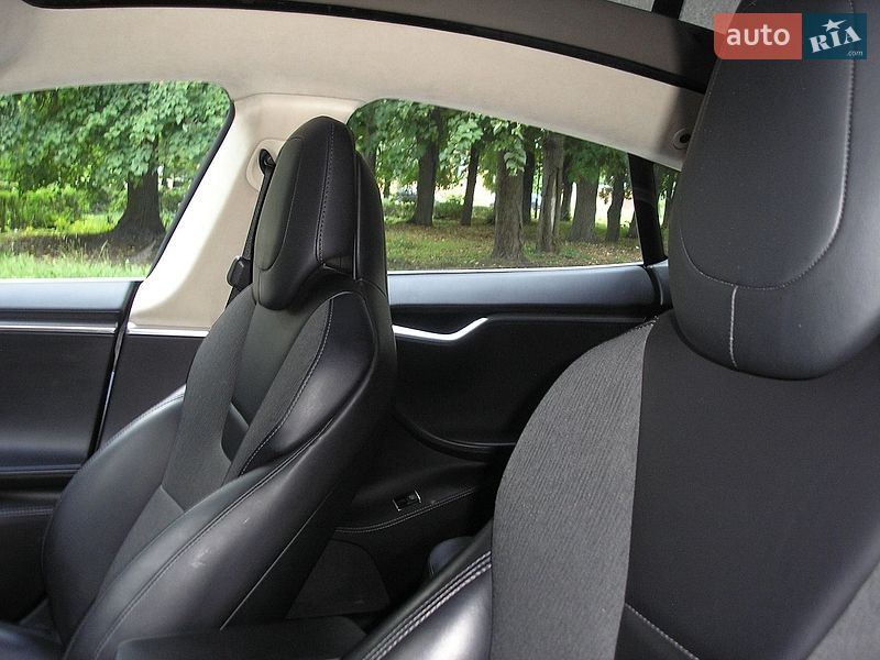 Лифтбек Tesla Model S 2017 в Нежине
