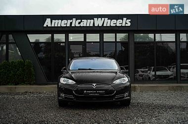 Лифтбек Tesla Model S 2015 в Черновцах