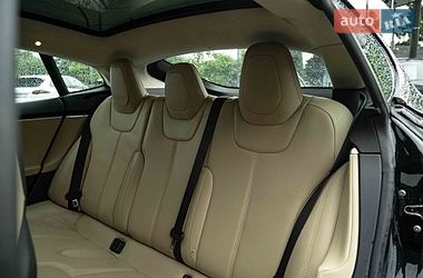 Лифтбек Tesla Model S 2015 в Черновцах