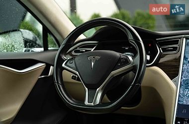 Лифтбек Tesla Model S 2015 в Черновцах
