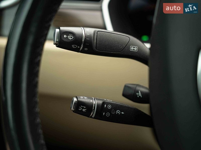 Лифтбек Tesla Model S 2015 в Черновцах