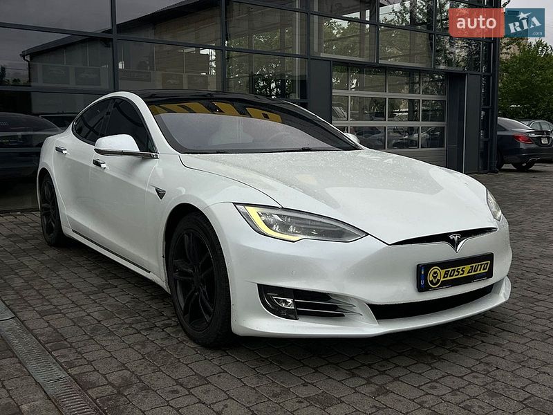 Лифтбек Tesla Model S 2019 в Ивано-Франковске
