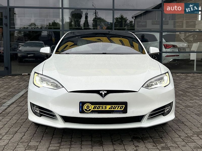 Лифтбек Tesla Model S 2019 в Ивано-Франковске