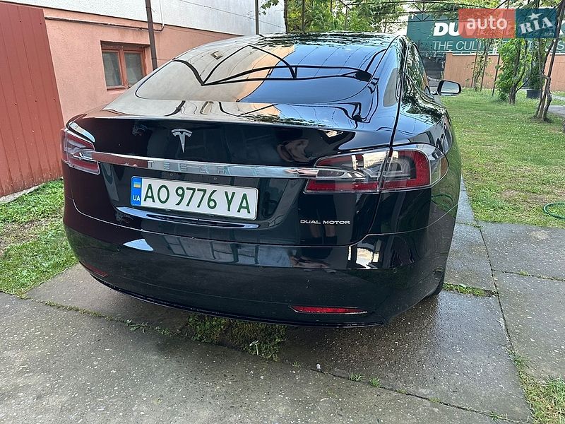 Ліфтбек Tesla Model S 2019 в Виноградові