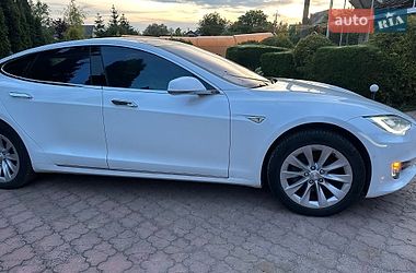 Ліфтбек Tesla Model S 2016 в Вінниці