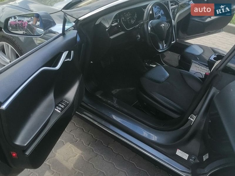 Лифтбек Tesla Model S 2014 в Ужгороде