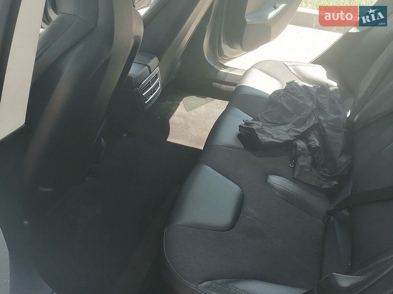 Лифтбек Tesla Model S 2014 в Ужгороде
