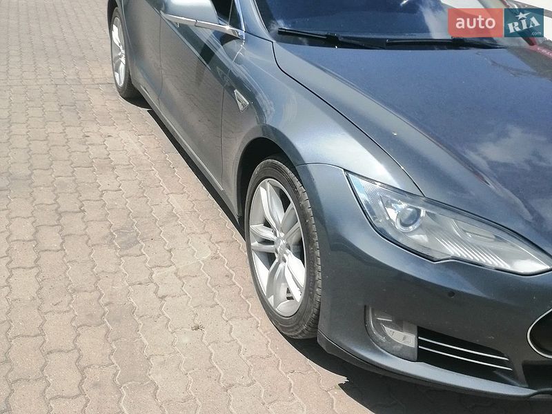 Лифтбек Tesla Model S 2014 в Ужгороде