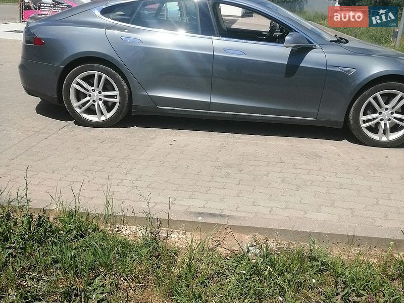 Лифтбек Tesla Model S 2014 в Ужгороде