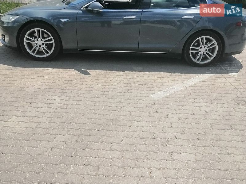 Лифтбек Tesla Model S 2014 в Ужгороде
