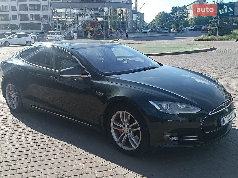 Лифтбек Tesla Model S 2014 в Ивано-Франковске фото Лифтбек Tesla Model S 2014 в Ивано-Франковске