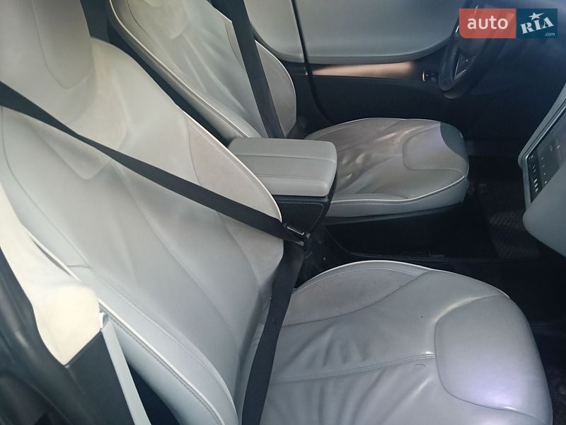 Лифтбек Tesla Model S 2014 в Ивано-Франковске фото 7 Лифтбек Tesla Model S 2014 в Ивано-Франковске