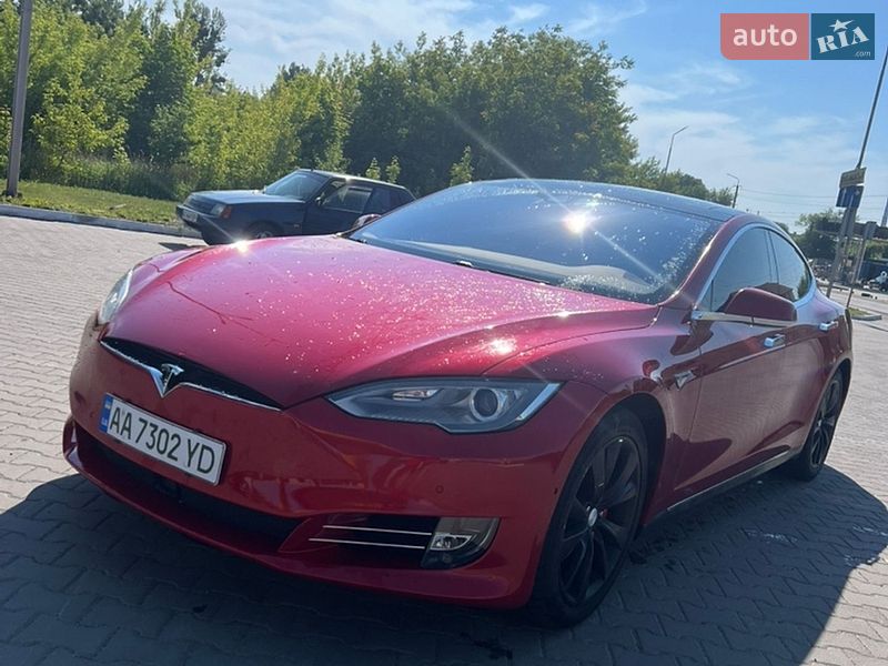Tesla Model S, фото з оголошення