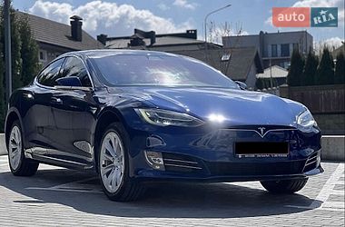 Лифтбек Tesla Model S 2018 в Киеве