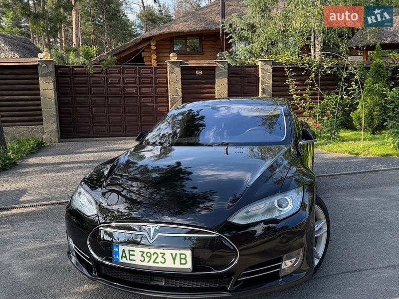 Лифтбек Tesla Model S 2016 в Днепре