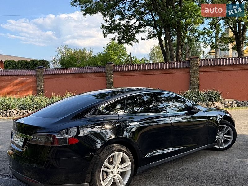 Лифтбек Tesla Model S 2016 в Днепре