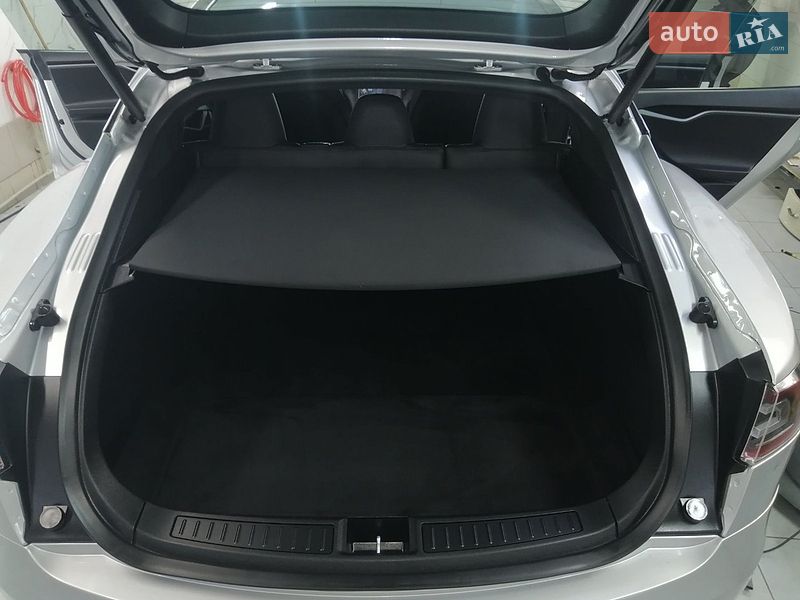 Лифтбек Tesla Model S 2018 в Татарбунарах фото 9 Лифтбек Tesla Model S 2018 в Татарбунарах