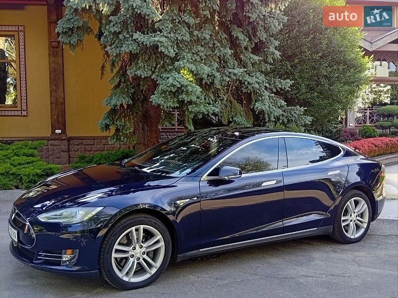 Ліфтбек Tesla Model S 2015 в Полтаві