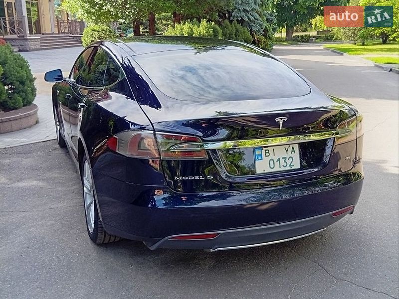Лифтбек Tesla Model S 2015 в Полтаве