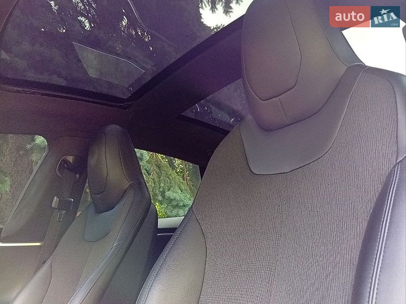 Ліфтбек Tesla Model S 2015 в Полтаві