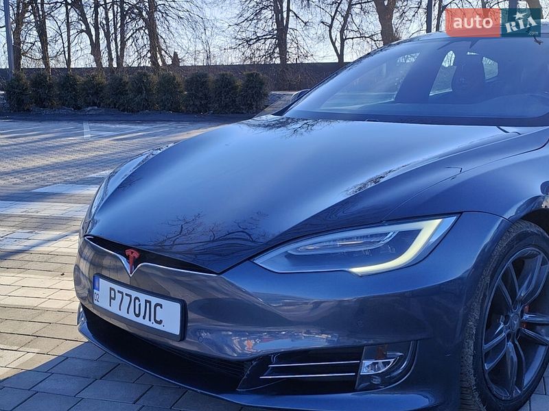 Лифтбек Tesla Model S 2016 в Виннице