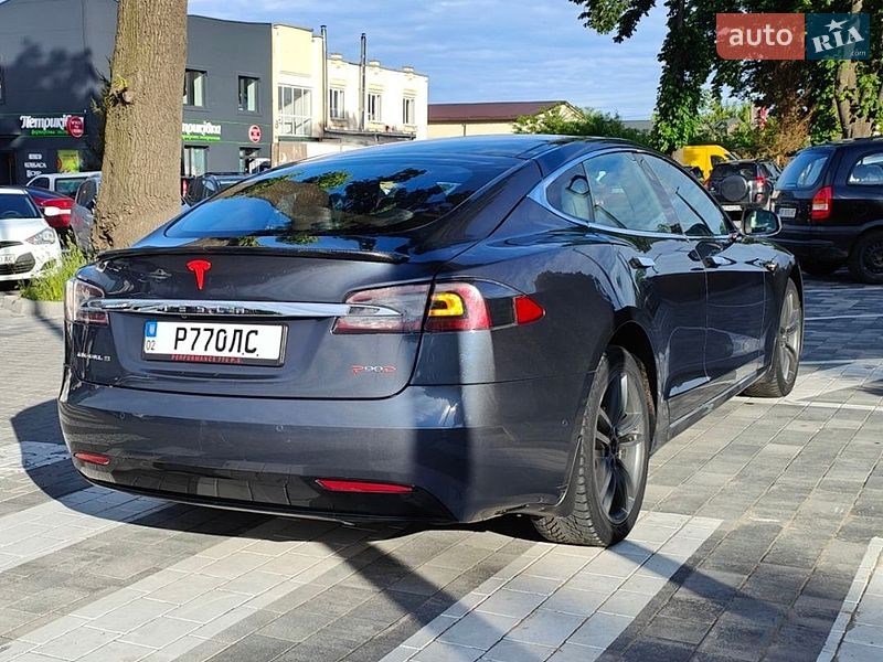 Лифтбек Tesla Model S 2016 в Виннице