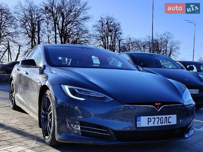 Лифтбек Tesla Model S 2016 в Виннице