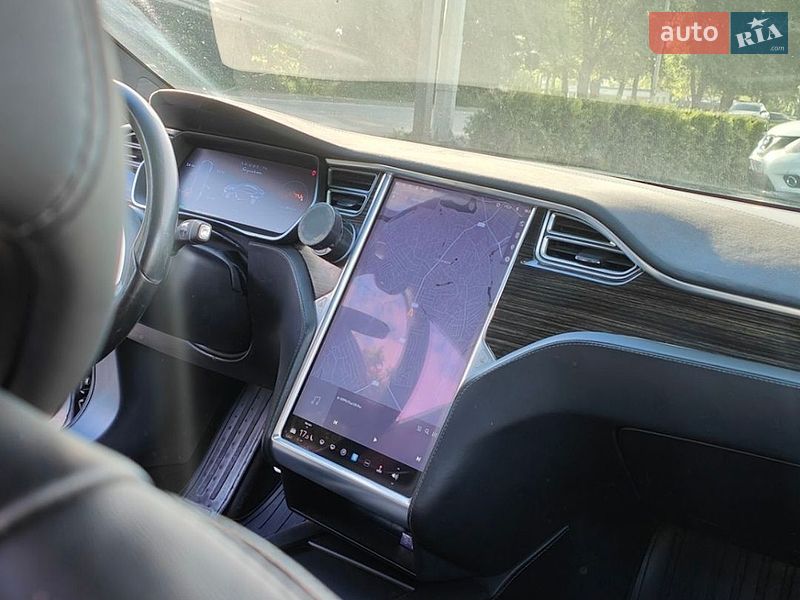 Лифтбек Tesla Model S 2016 в Виннице