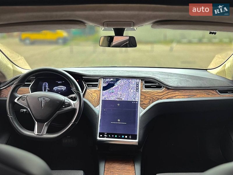 Ліфтбек Tesla Model S 2017 в Кременчуці