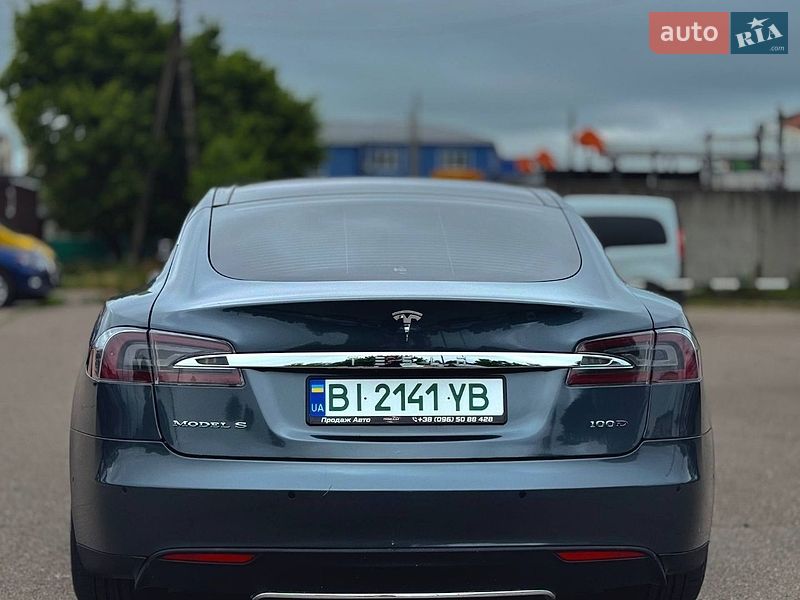 Ліфтбек Tesla Model S 2017 в Кременчуці