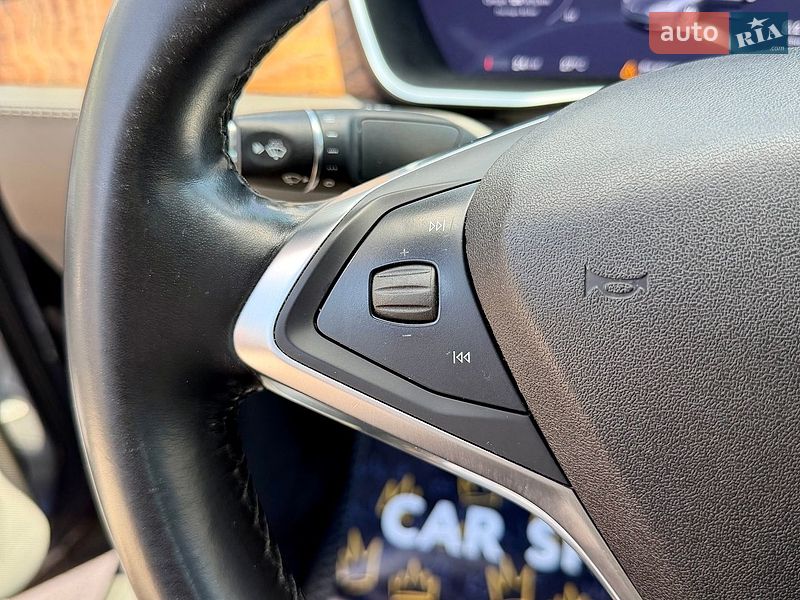 Ліфтбек Tesla Model S 2017 в Одесі фото 32 Ліфтбек Tesla Model S 2017 в Одесі