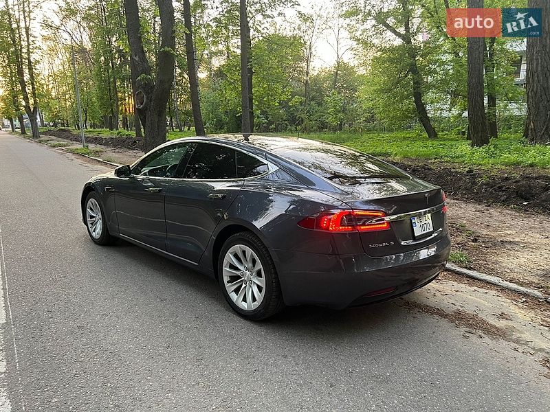 Ліфтбек Tesla Model S 2018 в Чернівцях