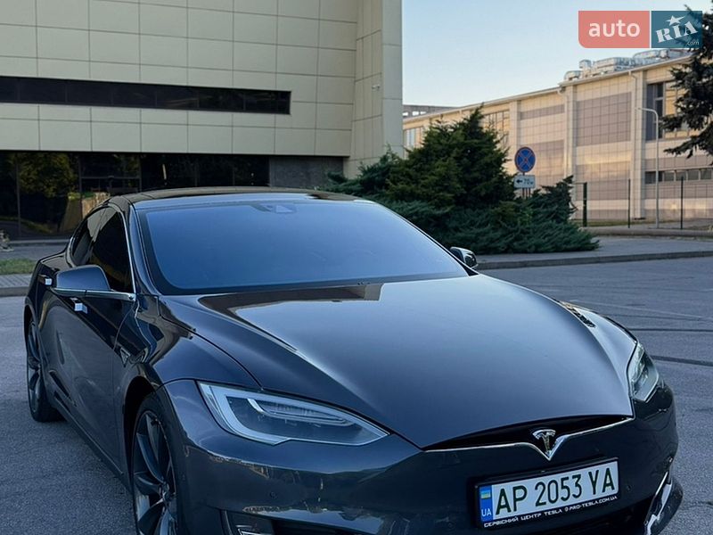 Ліфтбек Tesla Model S 2016 в Запоріжжі
