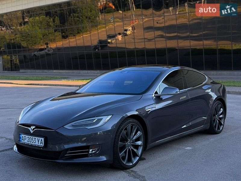 Ліфтбек Tesla Model S 2016 в Запоріжжі