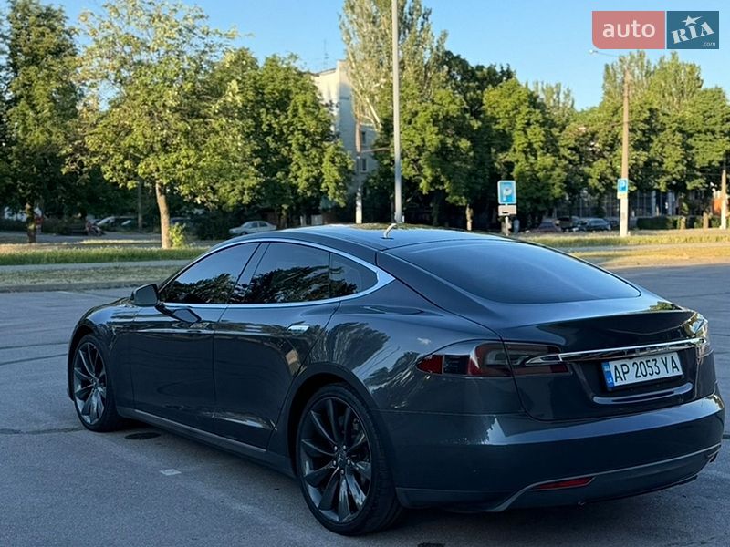 Ліфтбек Tesla Model S 2016 в Запоріжжі