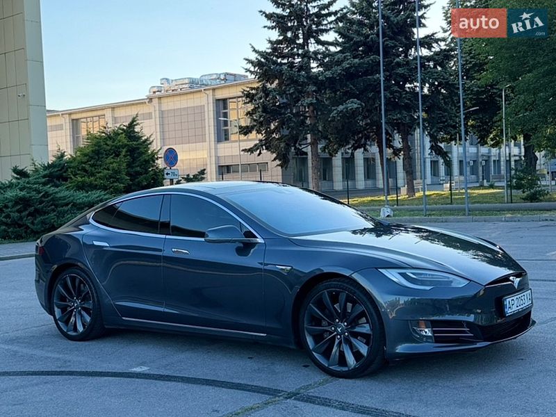 Ліфтбек Tesla Model S 2016 в Запоріжжі