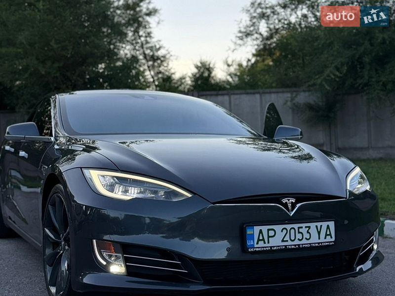 Ліфтбек Tesla Model S 2016 в Запоріжжі