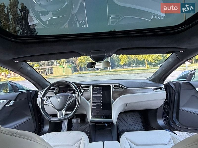 Ліфтбек Tesla Model S 2016 в Запоріжжі