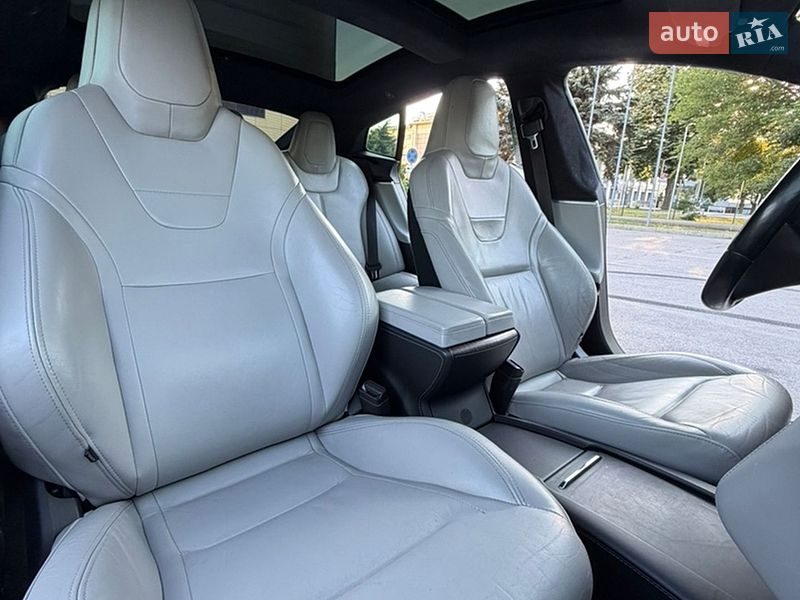 Ліфтбек Tesla Model S 2016 в Запоріжжі