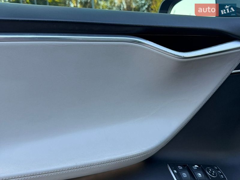 Ліфтбек Tesla Model S 2016 в Запоріжжі