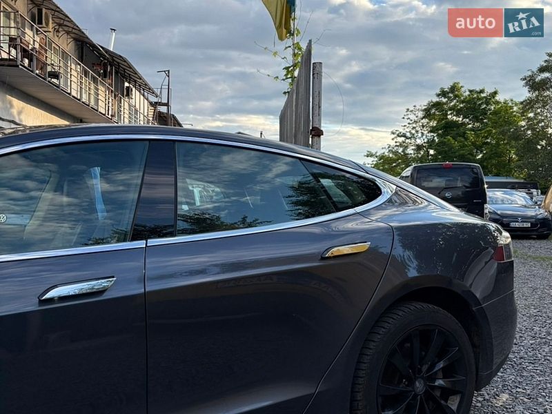 Ліфтбек Tesla Model S 2014 в Києві