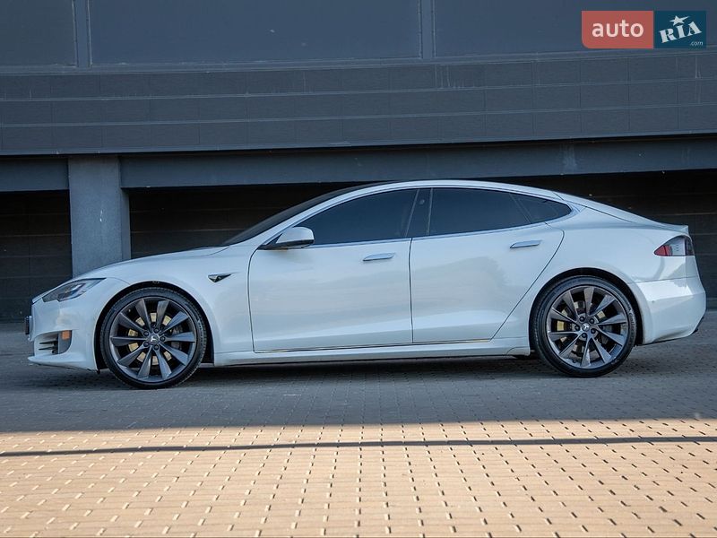 Лифтбек Tesla Model S 2017 в Киеве фото 8 Лифтбек Tesla Model S 2017 в Киеве